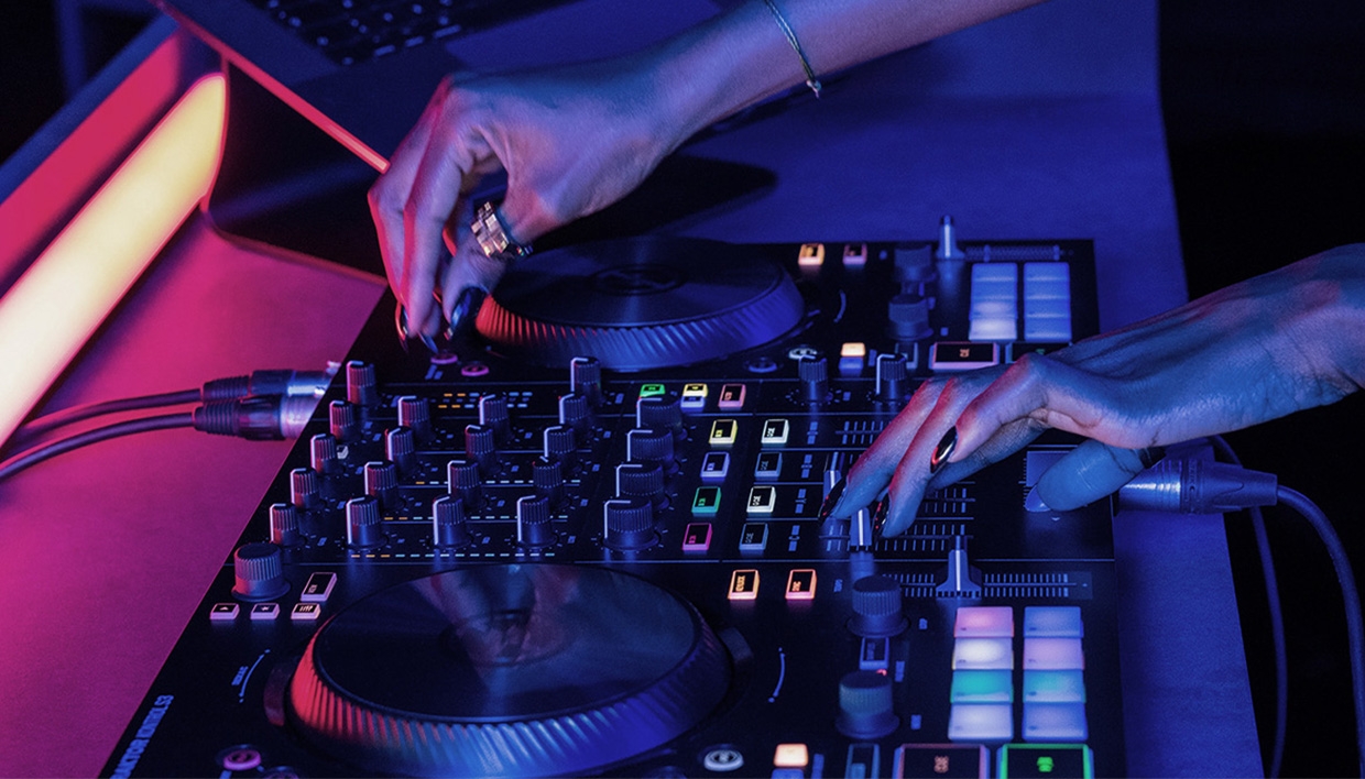 Ultimate Guide: Which is the Best DJ Controller for Beginners?