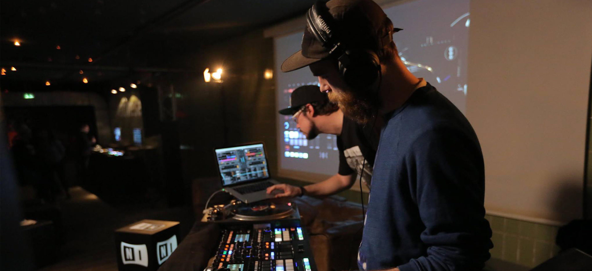 How to mix vinyl into TRAKTOR sets | Native Instruments Blog