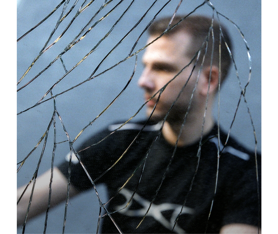 Electro experimentalist G bor L z r Tests The Limits Of The Free 
