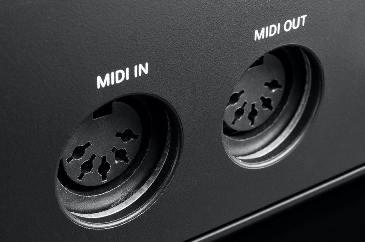 KOMPLETE AUDIO 6 MIDI connections