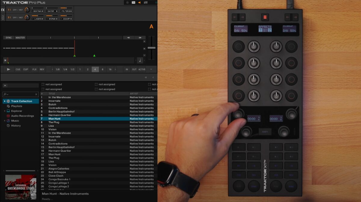 Browsing through different tracks in Traktor Pro with the Traktor X1 MK3
