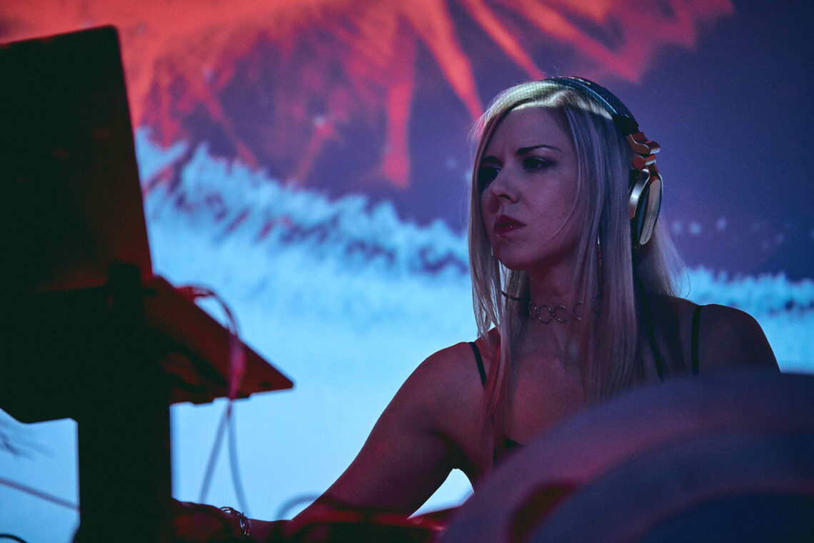 How to DJ with just a laptop Native Instruments Blog