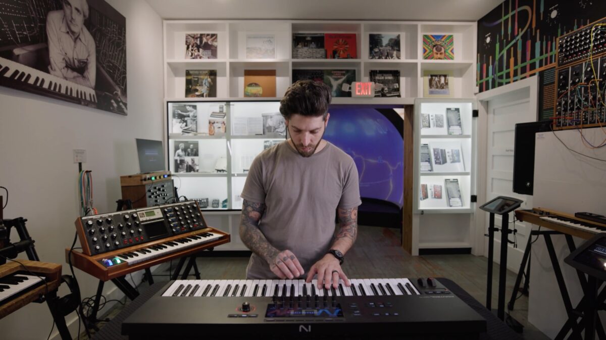 Matt Lara playing Modular Icons on a Kontrol S-Series keyboard