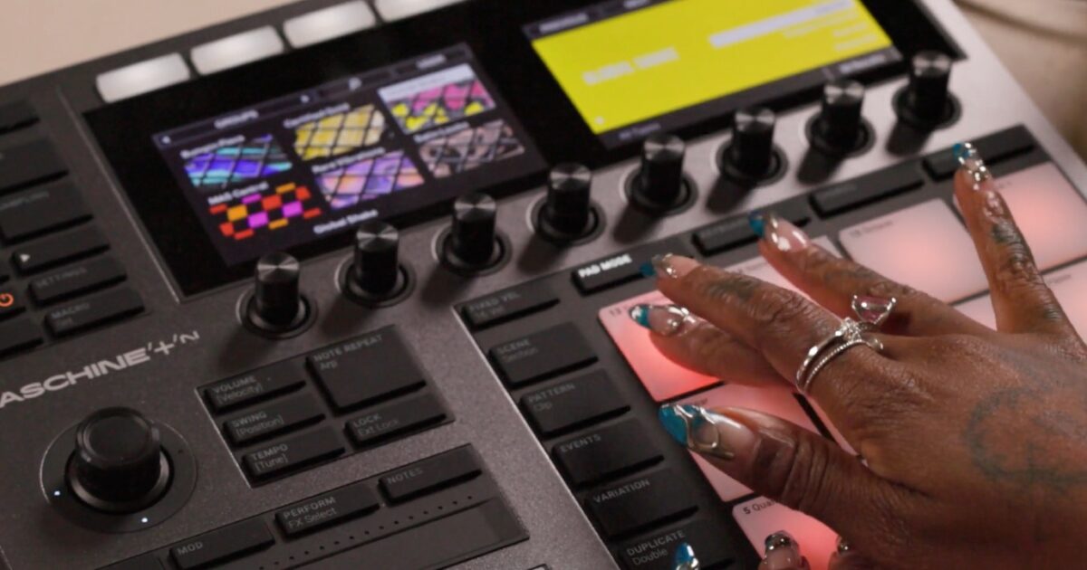 Siobhan Bell with Maschine