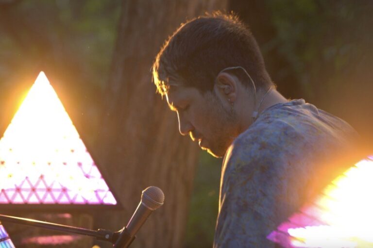 How Felix Raphael uses Raum to shape emotional live sets | Native ...